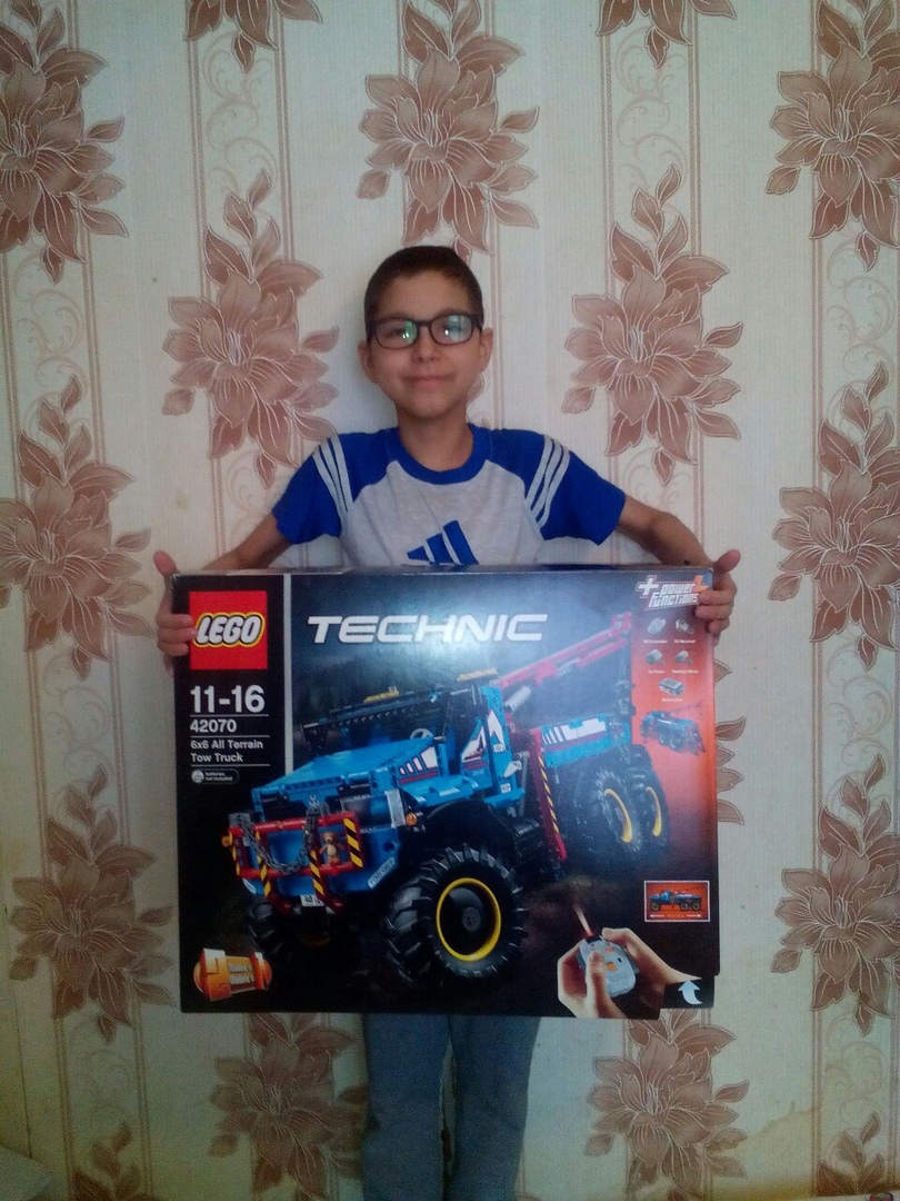 Губернатор Брянской области Александр Богомаз исполнил пожелания детей, которые они написали на «Елке желаний» в Кремле