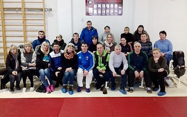 Брянские учителя физкультуры изучают приемы самбо