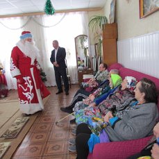  С наступающим Рождеством поздравили руководители Брасовского района  Брянской области пожилых людей  и инвалидов  Глодневского дома-интерната  