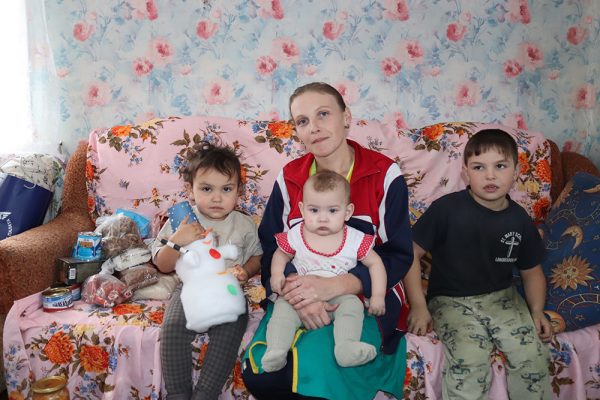 Брянские журналисты  газеты «Севская правда» помогают многодетной семье