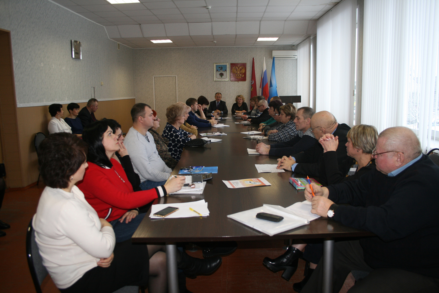 Заместитель губернатора Брянской области Николай Щеглов провел рабочее совещание  в Карачевском районе и поздравил с 95-летием  жительницу района