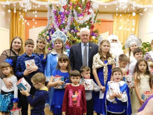 В Клинцах Брянской области прошел новогодний утренник для особенных детей