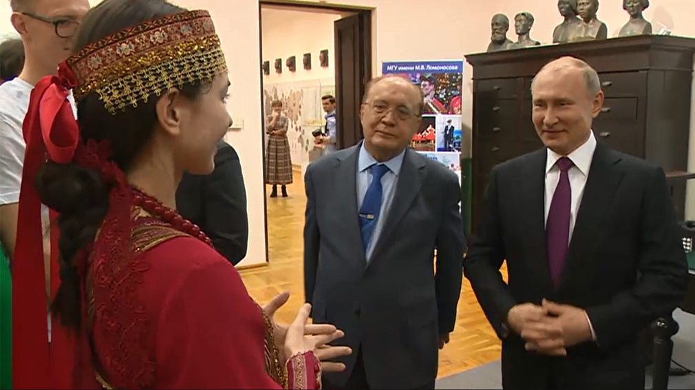 Президенту России спели брянский фольклор