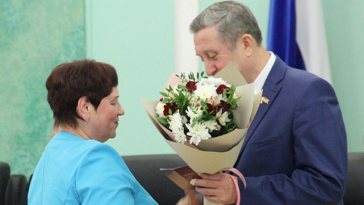 Лучшие педагоги Брянской области удостоены почетных званий