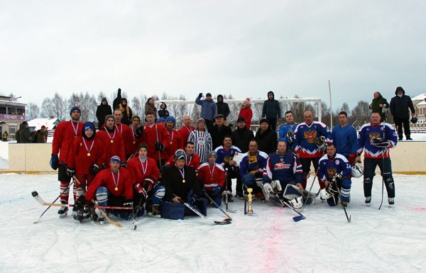 В Брянском Почепе разыграли Рождественский кубок по хоккею среди любительских команд