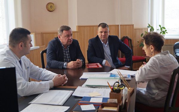 Владимир Оборотов пообщался с персоналом Брянской городской станции скорой медпомощи