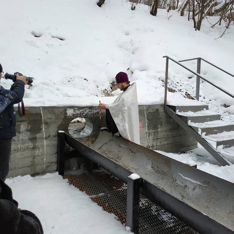 В Брянске состоялось освещение родника «Белый колодец»