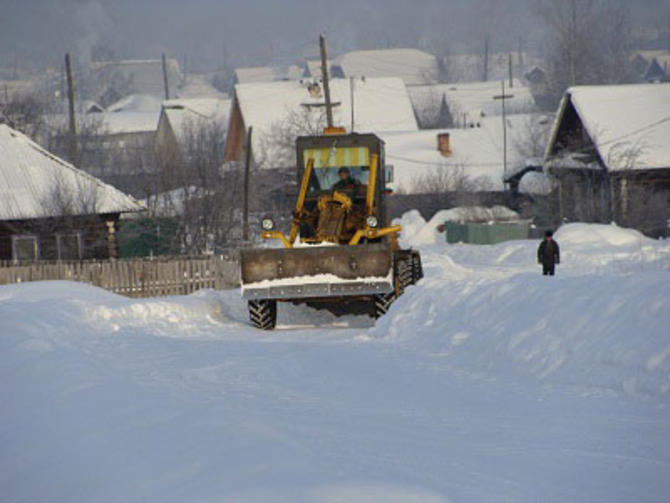 В брянских сельских поселениях убирать дороги от снега помогают частники