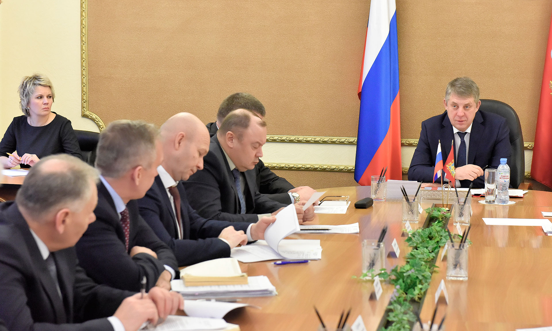 Губернатор Александр Богомаз провел совещание по вопросу реализации майского Указа Президента