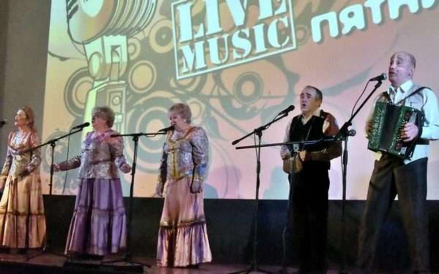 В Брянске  выступили народный артист Виктор Федосов и ансамбль «Славяне»