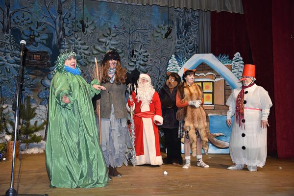 Новогодние проделки Бабы Яги и Кикиморы по-красногорски