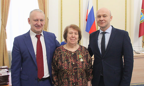 Заместитель губернатора Александр Коробко вручил ветеранам памятные медали «75 лет освобождения Брянской области»