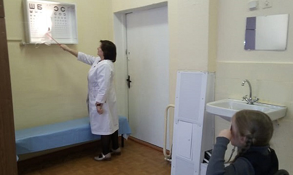 « Единая Россия» помогла брянской школе обновить оборудование в медкабинете