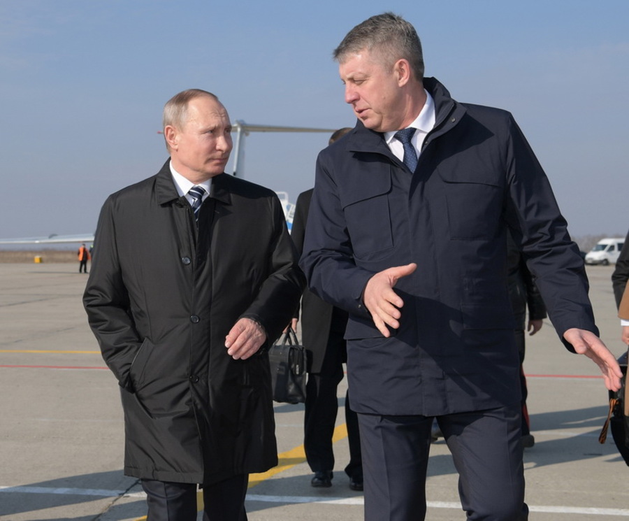 Президент РФ  Владимир Путин по телефону поздравил брянского губернатора с днём рождения