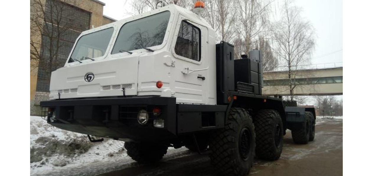 Брянский автозавод поставил заказчику внедорожный тягач БАЗ-690902 для работы в нефтегазовом комплексе.