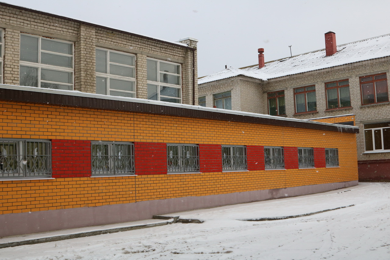 В Брянской  школе №43 открыли теплый переход между новым и старым корпусами