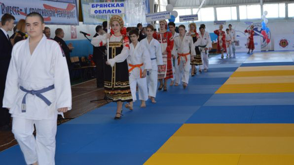 В брянском Новозыбкове проходит Первенство ЦФО по дзюдо