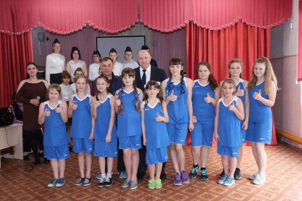 Форма от брянского депутата – трубчевским баскетболисткам