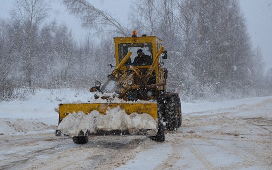 В Карачеве Брянской области борются со снежной стихией