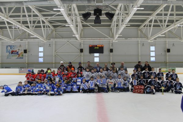 В брянском Трубчевске прошел межрегиональный турнир по хоккею на кубок главы города, посвященный 30-летию со дня вывода войск из Афганистана