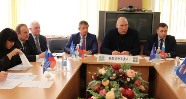 Выездной  прием граждан брянских Клинцов провел депутат Госдумы Николай Валуев