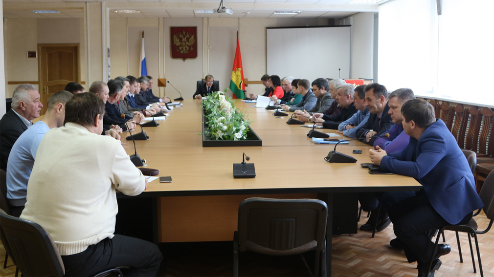 В Брянске обсудили вопрос ремонта дорог