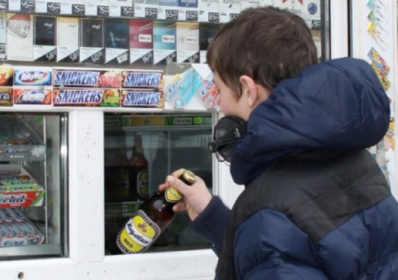 Брянские власти увеличат расстояние от школ и детсадов до алкомаркетов на 50 метров