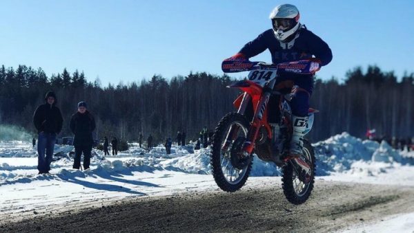 В брянской Навле прошел зимний мотокросс