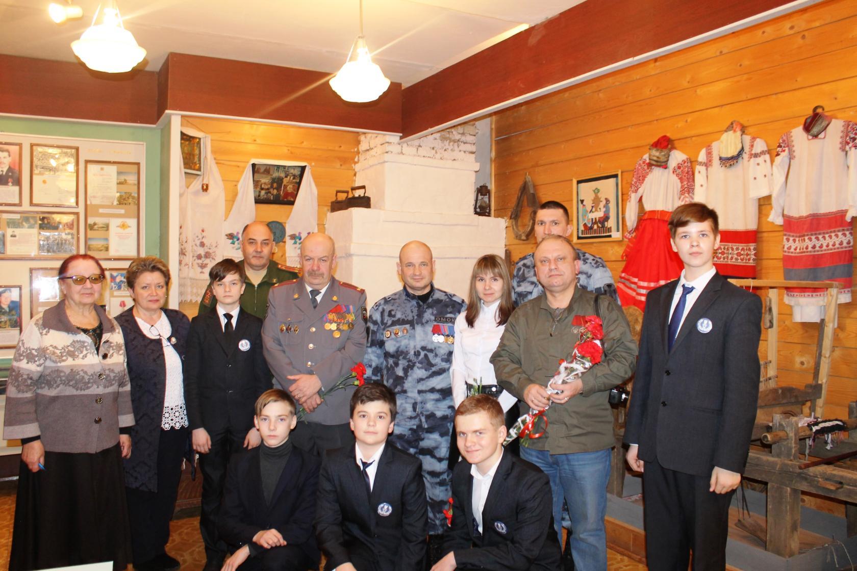 Сотрудники  брянской Росгвардии провели урок мужества в кокинской школе