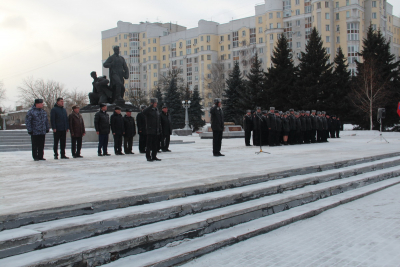 На общегородском смотре сотрудникам брянской полиции вручили ключи от служебного транспорта