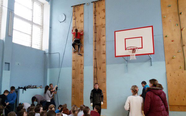 Прошли соревнования по скалолазанию среди  брянских школьников