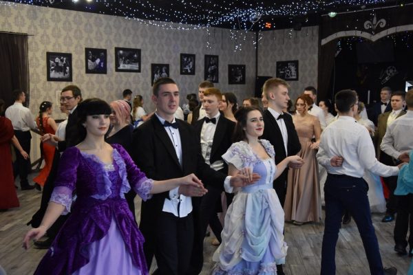 Сретенский бал в брянском Новозыбкове вызвал бурю восторга