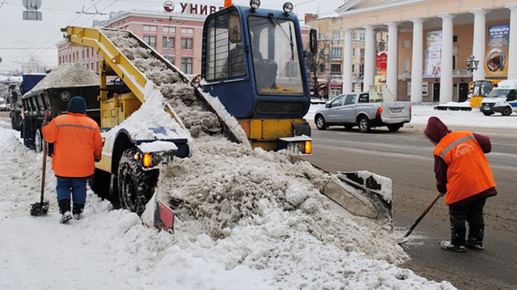 На уборке брянских дорог от снега нынешней зимой задействовано 120 единиц спецтехники