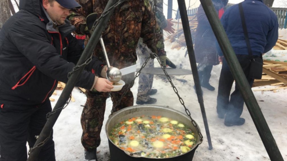 Брянские активисты ОНФ провели акцию «Вкусная уха», приуроченную ко Дню зимней рыбалки