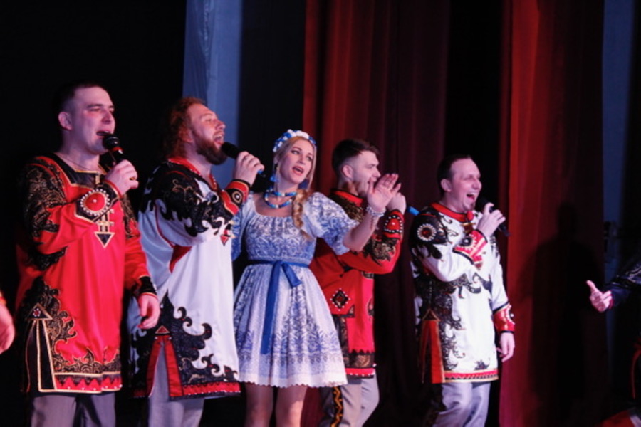 В Жуковке  Брянской области «Бабкины внуки» поздравили женщин с праздником