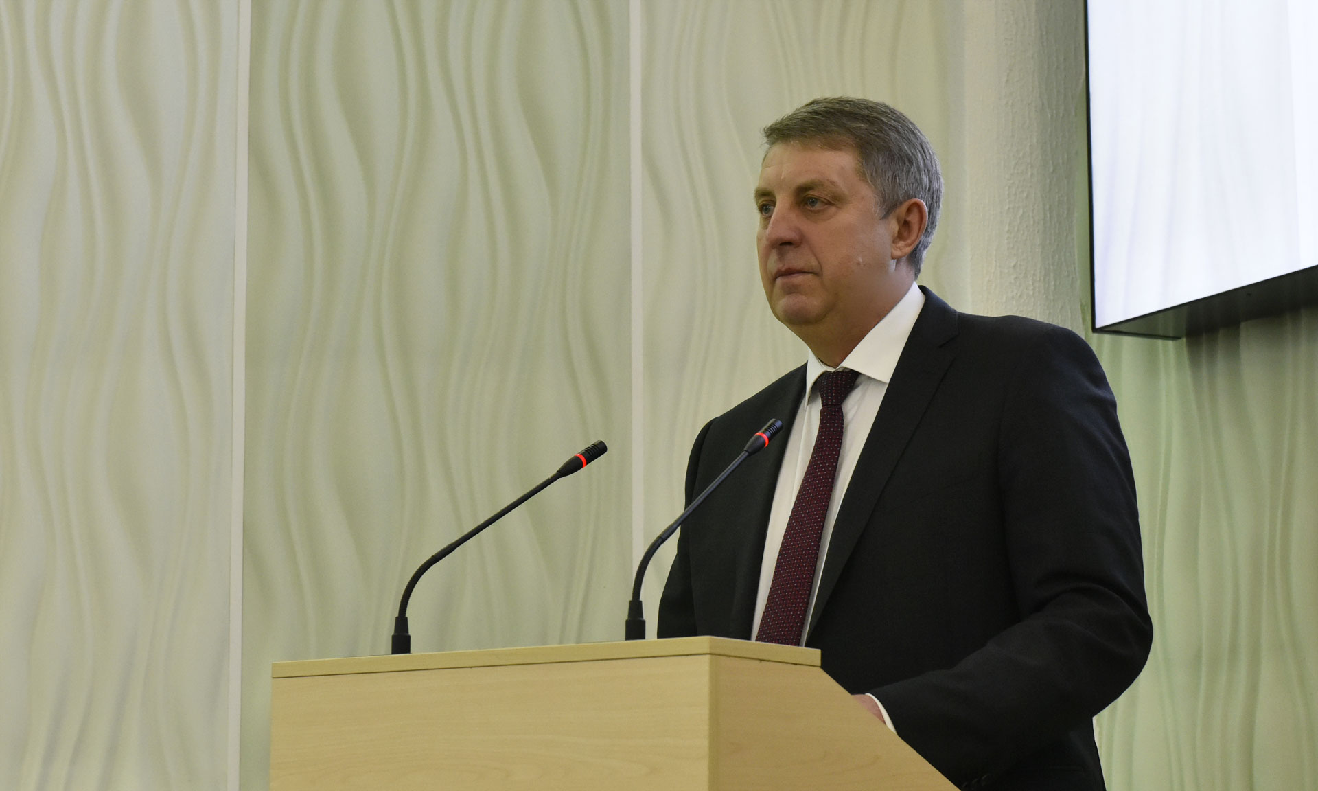 Глава Брянского региона  внес в облдуму законопроект о повышении выплаты родителям и вдовам погибших героев