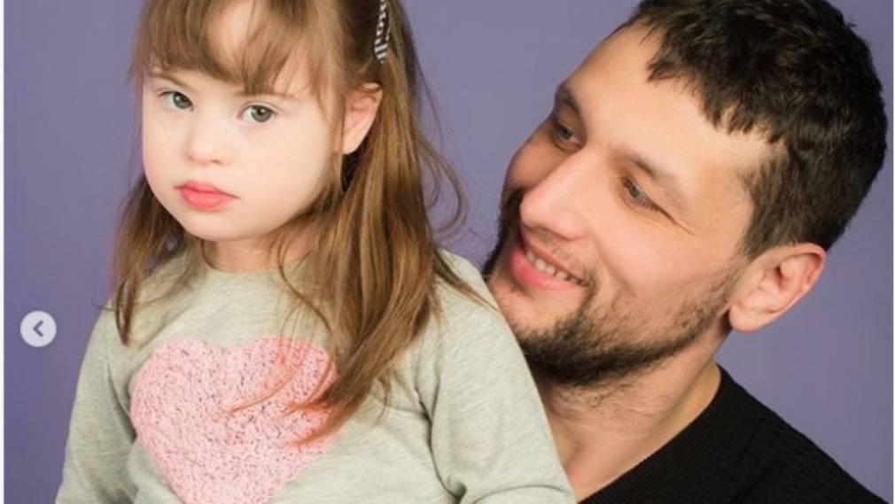 Чемпион мира Артем Осипенко поддержал социальный проект помощи детям с синдромом Дауна