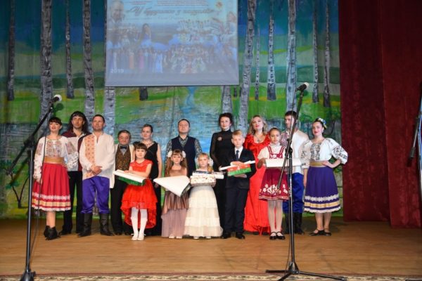 На сцене брянской Красной Горы выступили артисты из Минска