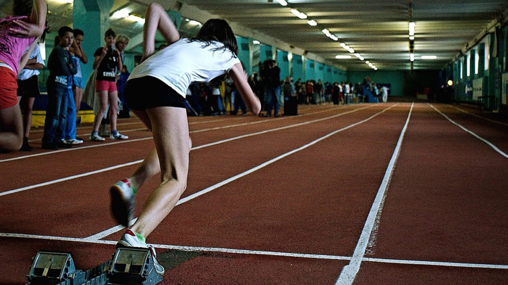 На базе спорткомплекса «Десна» в Брянске прошли соревнования по по шестичасовому бегу