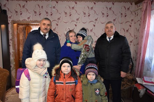  В брянской Красной Горе поздравили многодетных мам