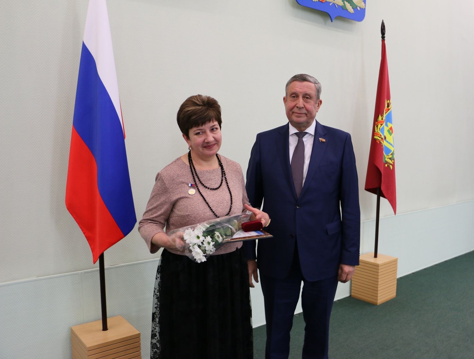 Председатель Брянской областной Думы Владимир Попков поздравил с праздником работников ЖКХ