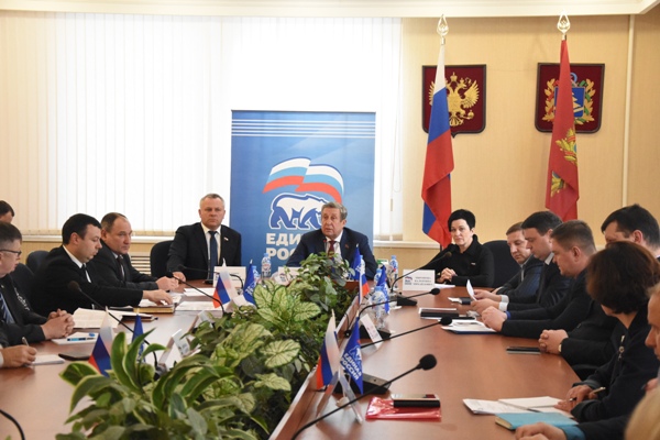 «Единая Россия» провела круглый стол, посвященный реализации «мусорной реформы» на Брянщине