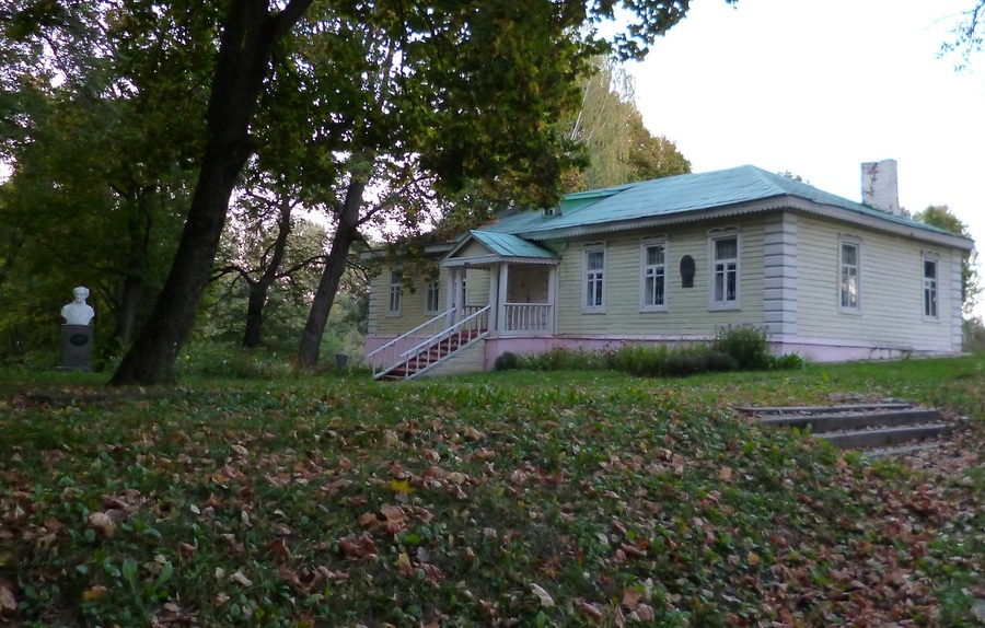 В  Брянской  области  реконструируют исторические здание в усадьбе Тютчева