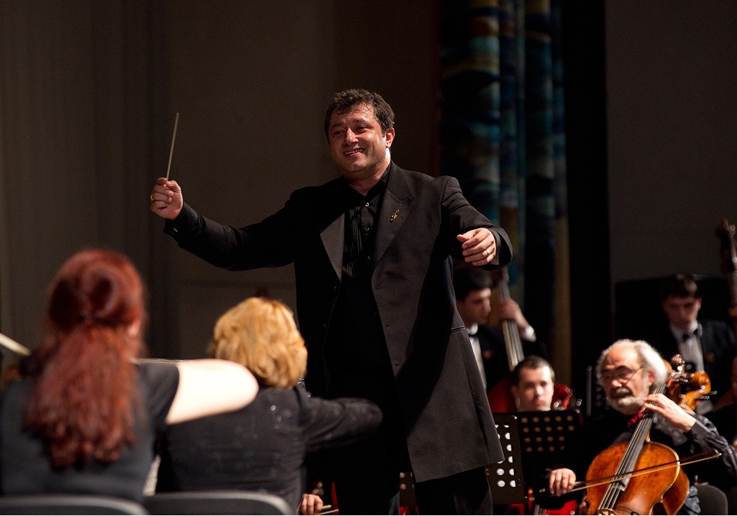 Брянского дирижера Эдуарда Амбарцумяна пригласили в Европу