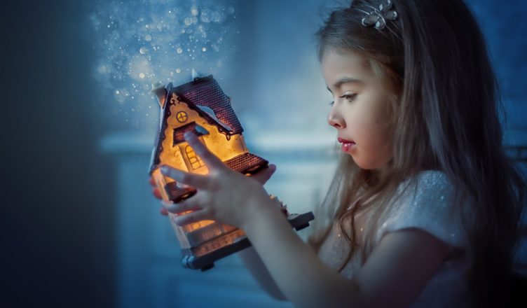 В Карачевском Доме детского творчества Брянской области открылась выставка ««Волшебство детских рук»