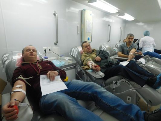 Единороссы брянских Клинцов приняли участие в акции по сдаче донорской крови