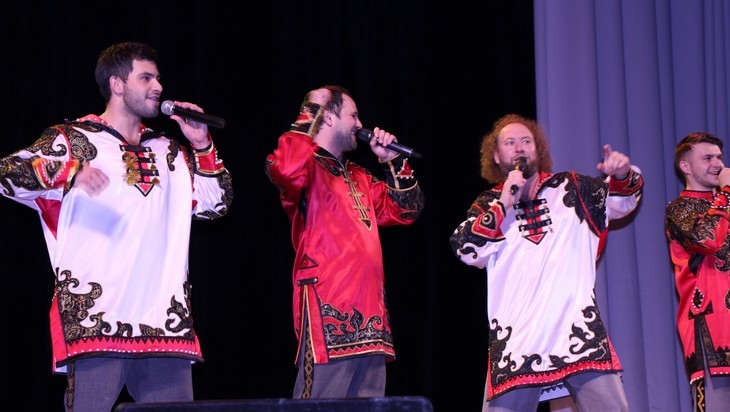 В Брянске «Бабкины внуки» очаровали зрителей  своим исполнением песен