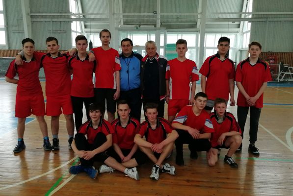 В брянской Красной горе провели турнир по баскетболу, посвященный годовщине воссоединения Крыма с Россией