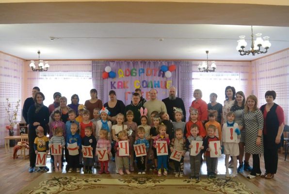 В Трубчевске детсадовцы провели концерт для детей-инвалидов