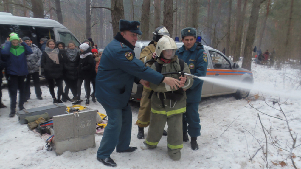 Во Всемирный день гражданской обороны в Брянске прошла военно-спортивная игра «Зимний экстрим»
